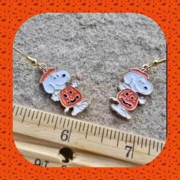 COPY - New Adorable Great Pumpkin ๐ Charlie Brown Snoopy Halloween Earrings - Picture 5 of 6